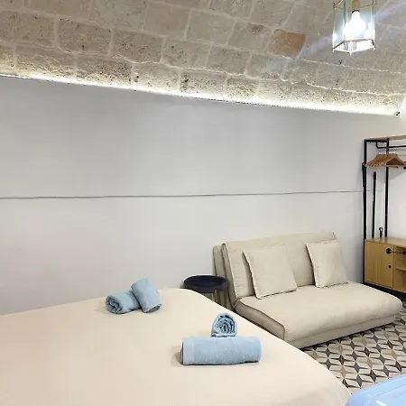 Luxury Studio, Center