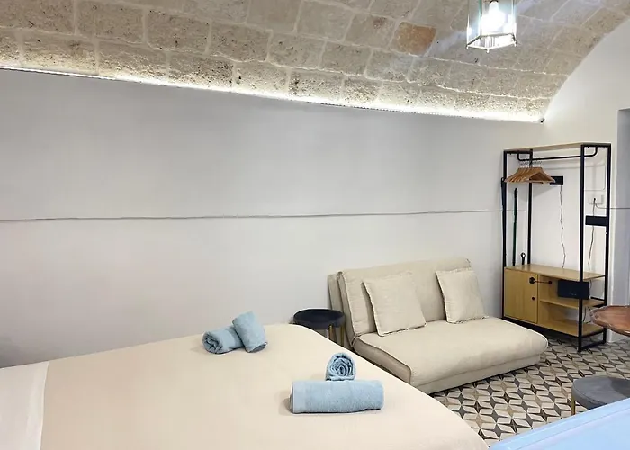 Luxury Studio, Center